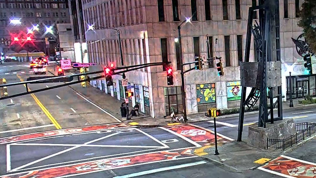 Police searching for suspects after man robbed and attacked in downtown Atlanta — Milton Business news